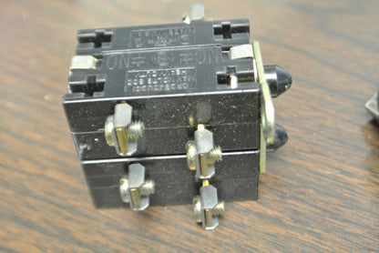 GENERAL ELECTRIC CR2940UB203M HD OILTIGHT SELECTOR SWITCH / RED / NEW SURPLUS6