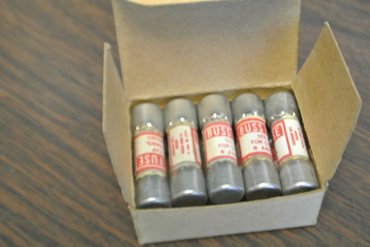 BOX of 10 / BUSS KTQ4 FAST-ACTING MIDGET FUSE / 4A / 600V / NEW SURPLUS / KTQ-40