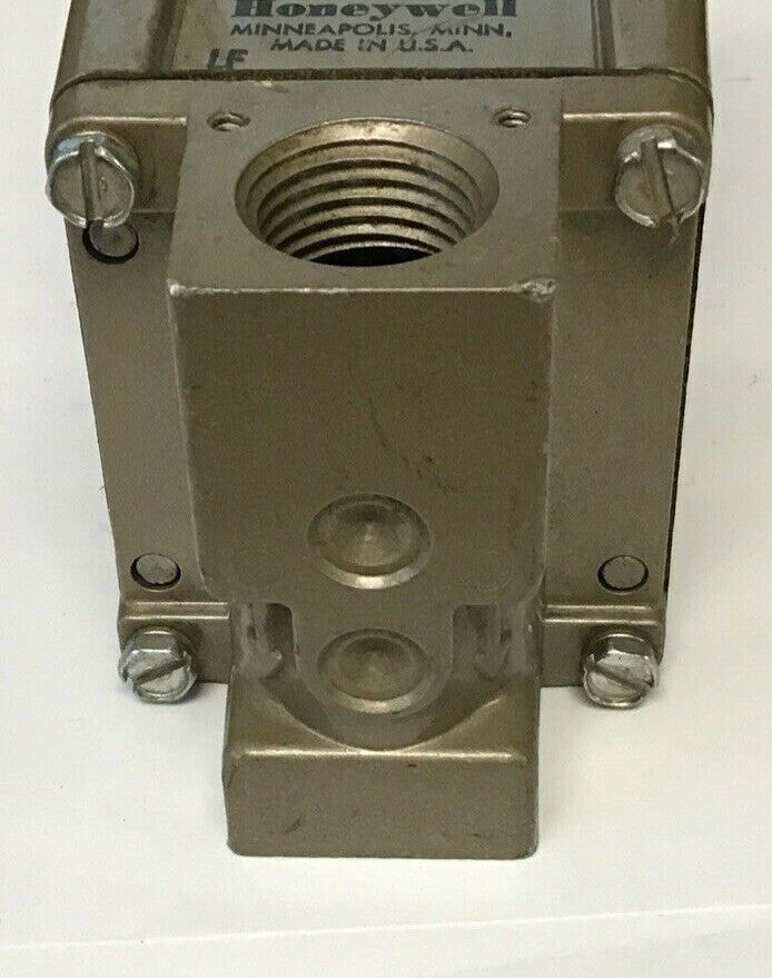 HONEYWELL TYPE V40B 1019 1 GAS VALVE 120V .17A 60CY 8OZ 7