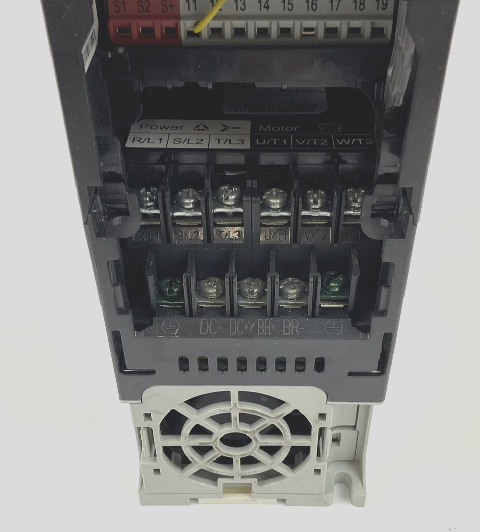 ALLEN BRADLEY 25B-D2P3N114 POWERFLEX SER.A FRN5.001 3PH 480V 63HZ3