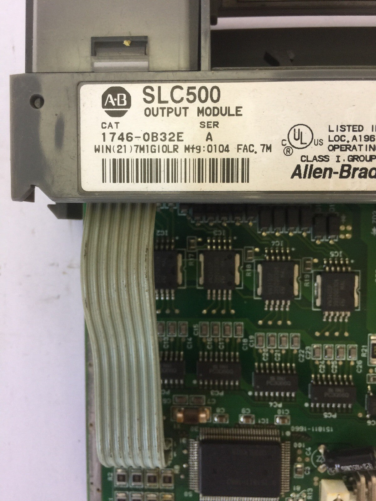 ALLEN BRADLEY 1746-0B32E OUTPUT MODULE 10-30VDC SER A SLC5001