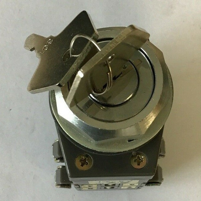GOULD C9-21 KSS3 SELECTOR SWITCH 2POS 90DEGREE2