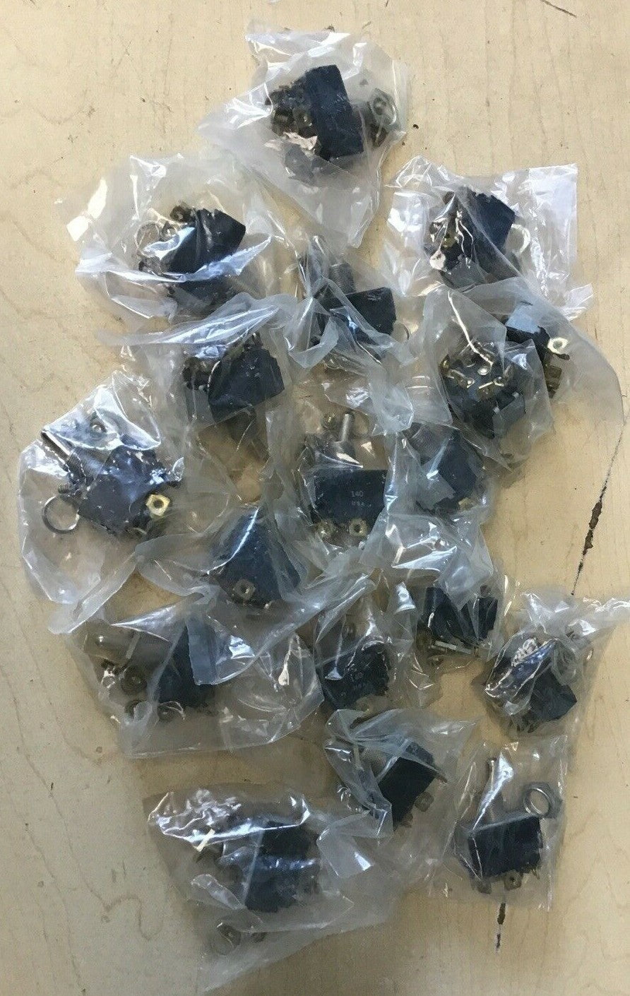 EATON 7592K4 SELECTOR SWITCH 3A 250VAC 6A 120VAC***LOTOF18***1