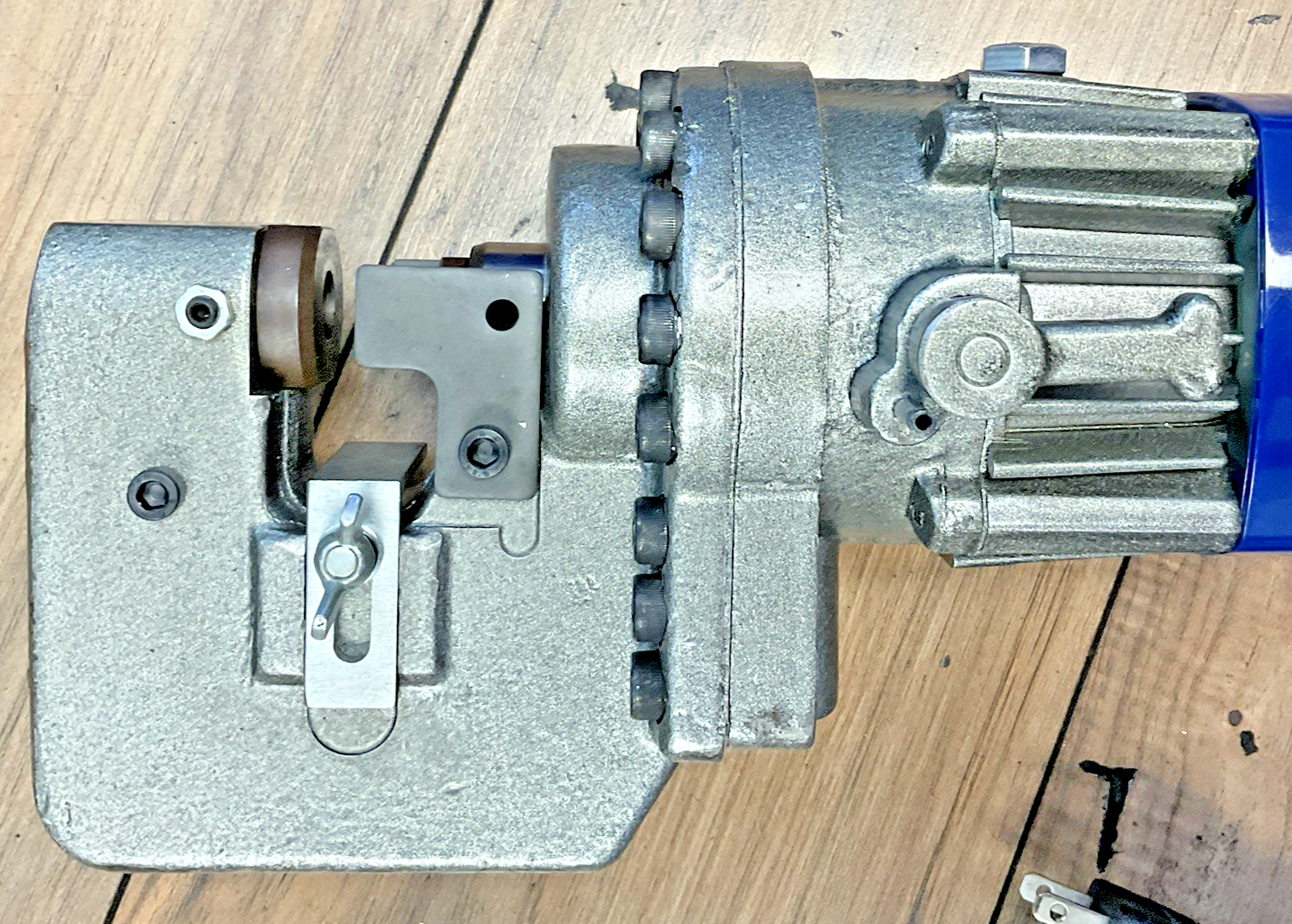 ELECTRIC HYDRAULIC PUNCHER MHP-20 110V 50/60HZ 1150W 6.5, 9, 13, 17, 20.5 BITS5