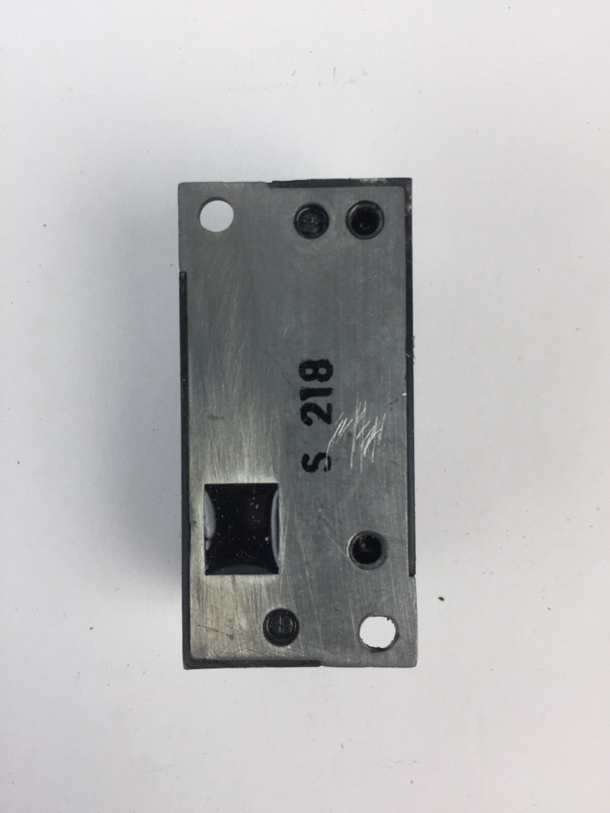 CRYDOM S218 SOLID STATE RELAY INPUT 3.5-8VDC OUTPUT 120VAC 8A2