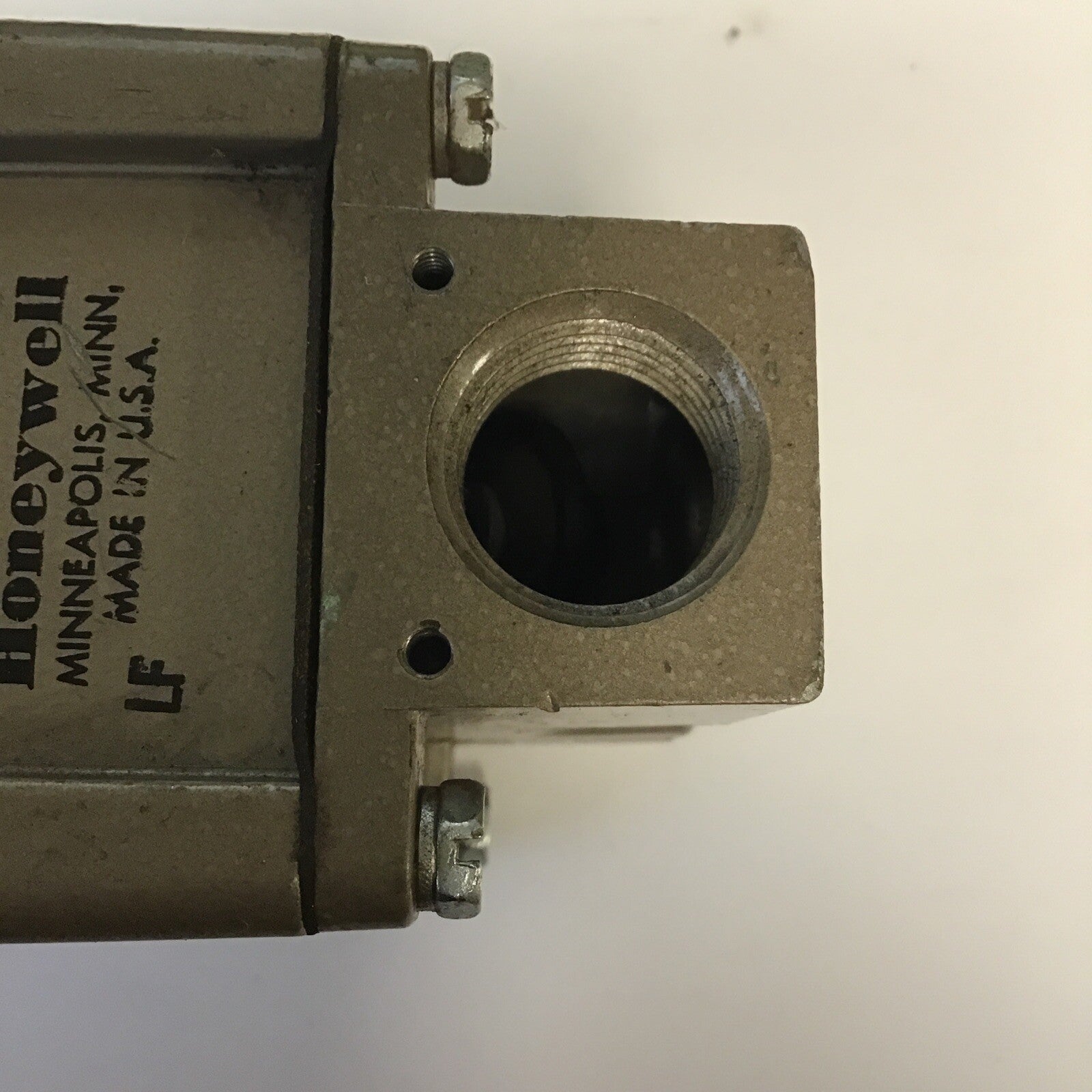 HONEYWELL TYPE V40B 1019 1 GAS VALVE 120V .17A 60CY 8OZ 2