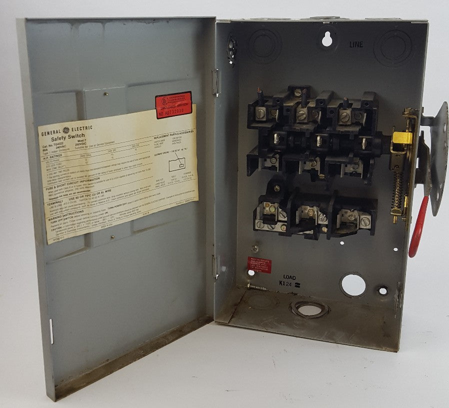GE TG4322 MOD 7 FUSIBLE SAFETY SWITCH 60AMP 3POLE 240VAC 3PH 15HP 250VDC 10HP1