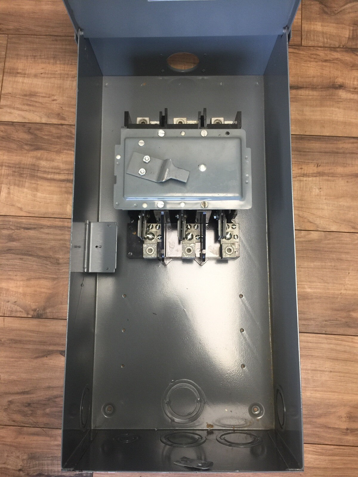 FPE RHQ5236 HEAVY DUTY TYPE A SAFETY SWITCH NON-FUSIBLE 200A 600VAC RAINTIGHT 9