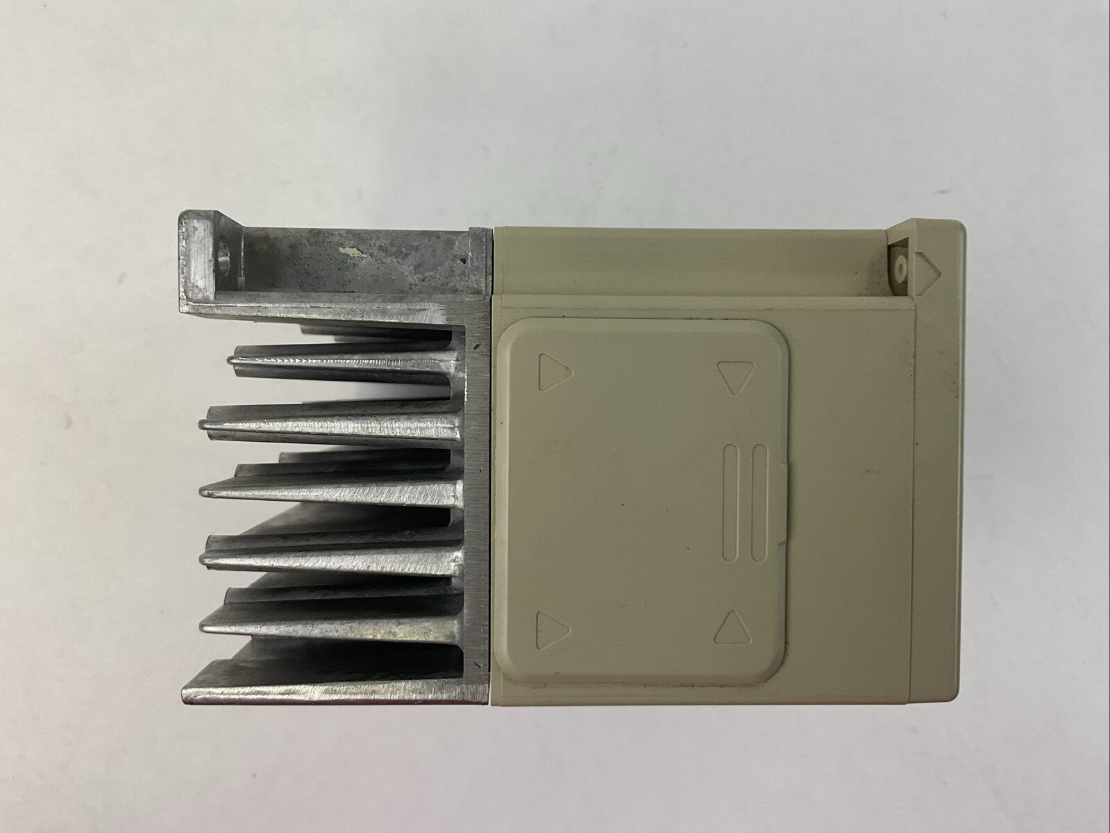 YASKAWA CIMR-V7AM20P4 AC DRIVE OUTPUT 3PH 0-230VAC 0-400HZ 3A INPUT 200-230VAC5