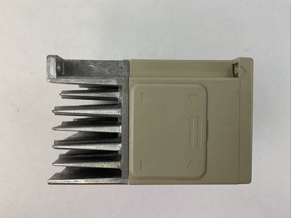 YASKAWA CIMR-V7AM20P4 AC DRIVE OUTPUT 3PH 0-230VAC 0-400HZ 3A INPUT 200-230VAC5