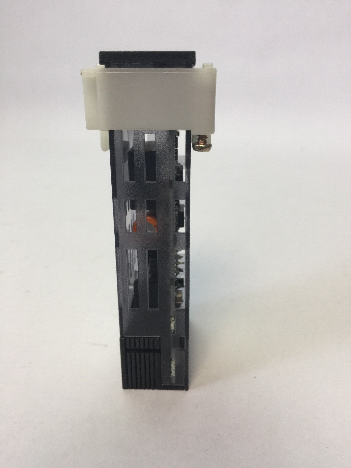 OMRON E5GN-Q1P TEMPERATURE CONTROLLER 111-240VAC OUTPUT 21mA 12VDC5