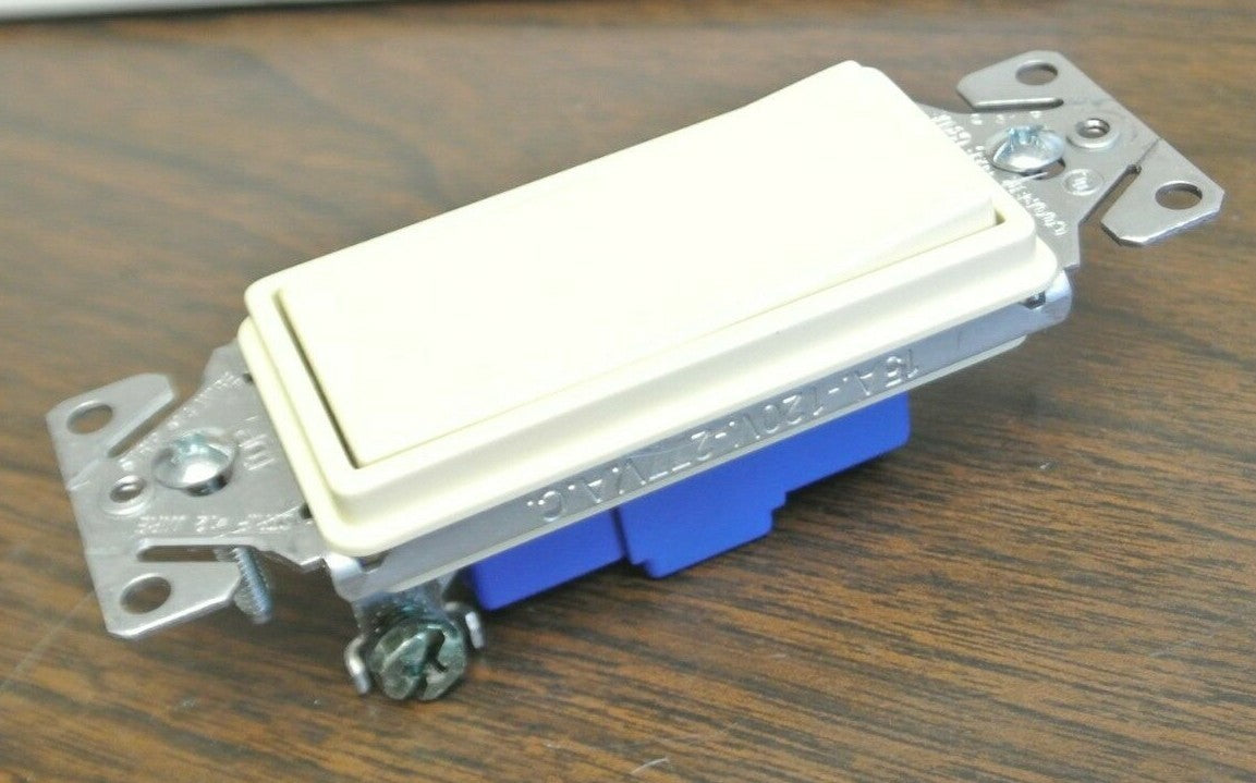 BOX of 10 / COOPER 7501V DECORATOR SINGLE POLE SWITCH / IVORY / 15A / 120/277VAC2