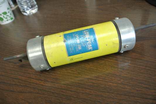 BUSSMANN LPS-RK-250 LOW-PEAK DUAL-ELEMENT CURRENT-LIMITING FUSE / 250A / 600V0