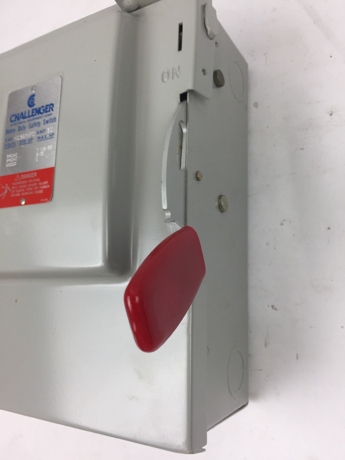 CHALLENGER HD321NFC HEAVY DUTY SAFETY SWITCH 30 AMP 240 VOLTS AC TYPE 1 INDOOR2