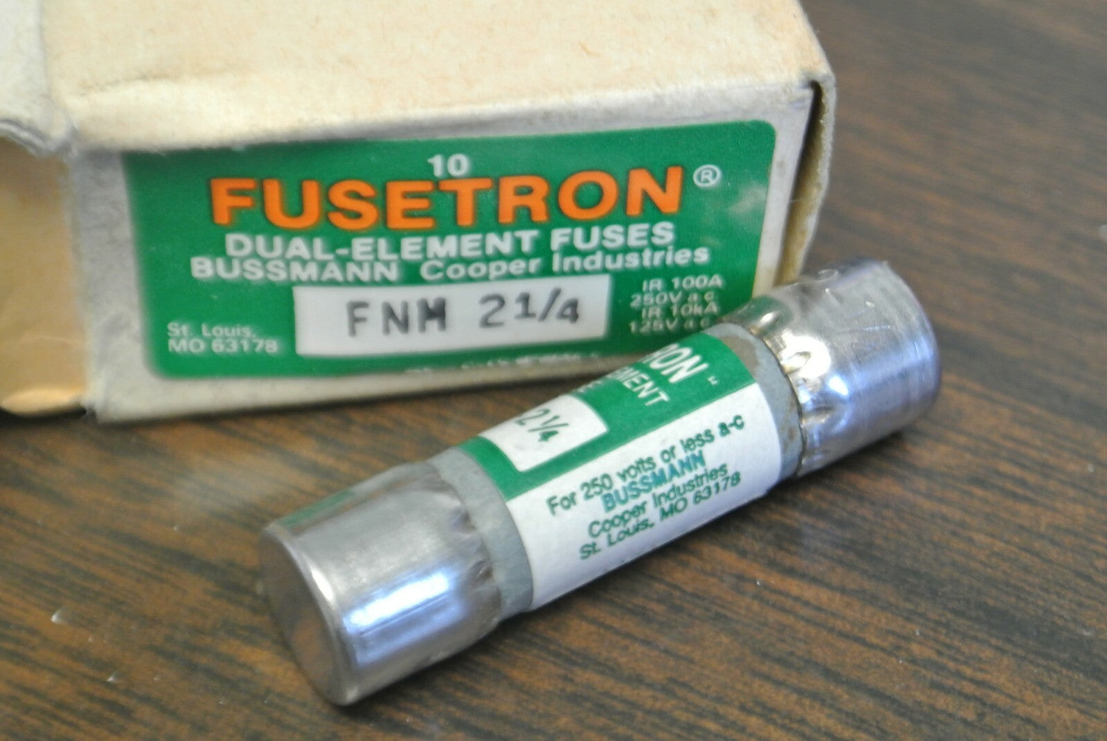 LOT of 8 / BUSS FNM2-1/4 DUAL-ELEMENT FUSE / 2-1/4A / 250V NEW SURPLUS FNM-2-1/42