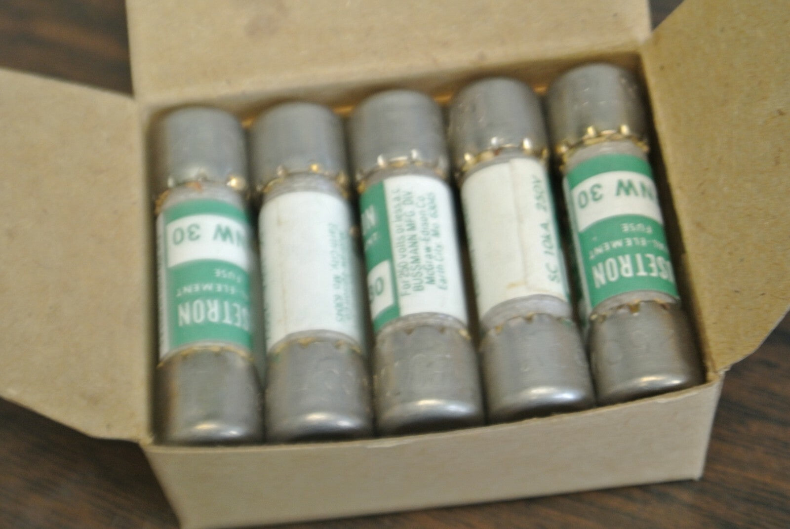 BOX of 10 / BUSS FNW30 FUSETRON FUSES / 30A / 250VAC0