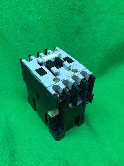 ALLEN BRADLEY 100-A09ND3 CONTACTOR SERIES B 9 AMP4