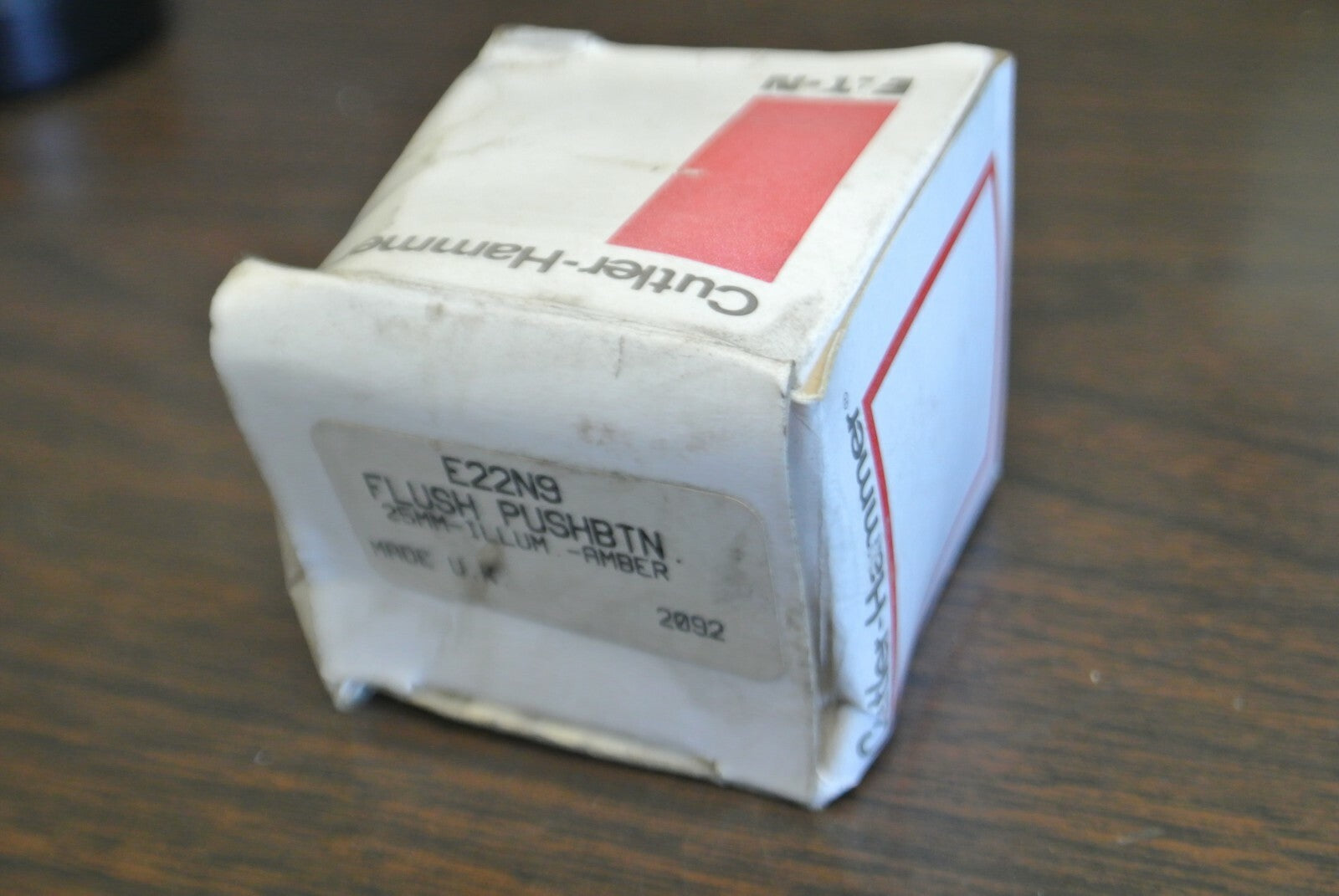 CUTLER-HAMMER E22N9 FLUSH ILLUM PUSHBUTTON OPERATOR / AMBER / 25mm / NEW SURPLUS4