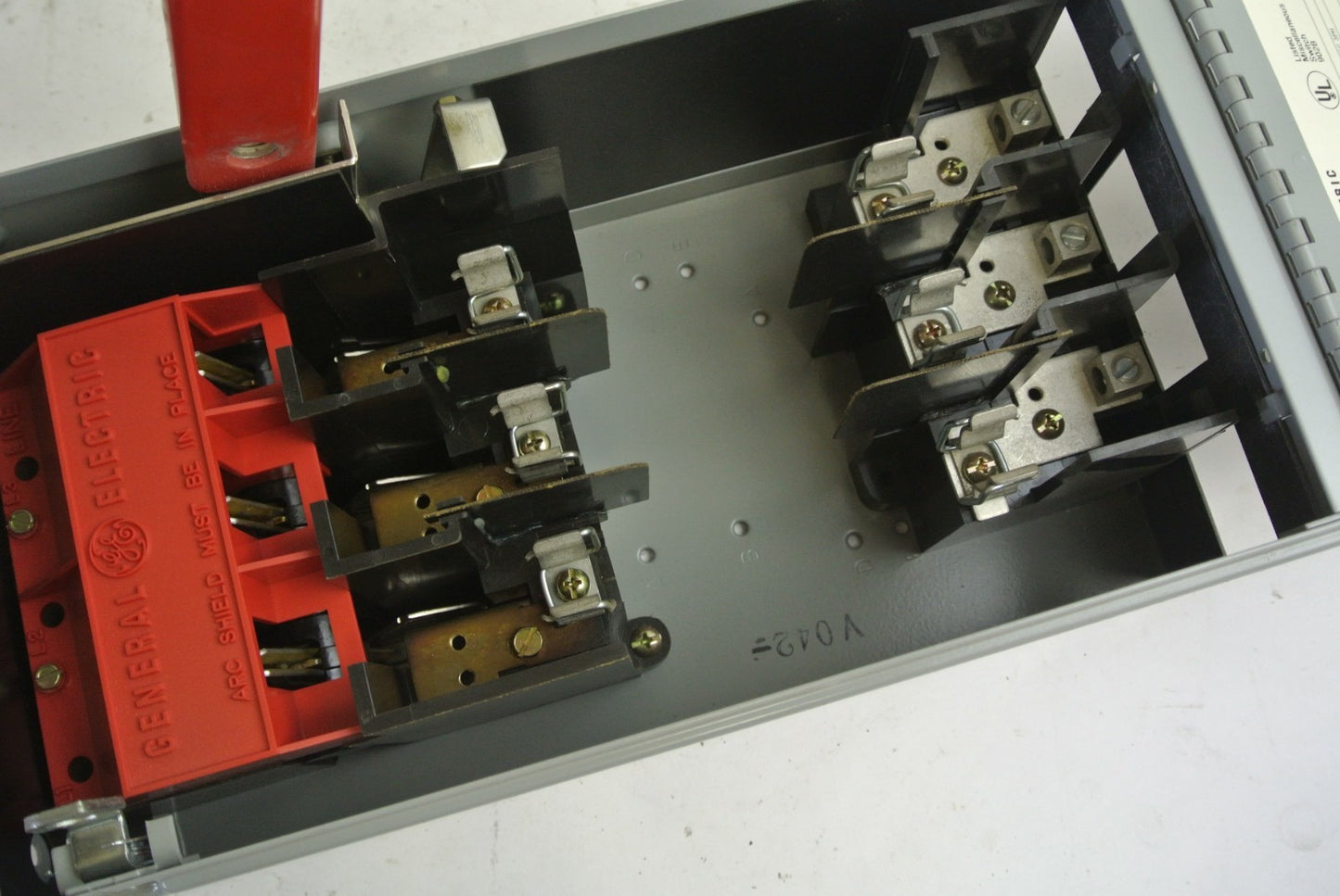 GE QMR361 FUSIBLE QMR-TYPE PANELBOARD / DISCONNECT SWITCH - 600V, 30A, 3-POLE2