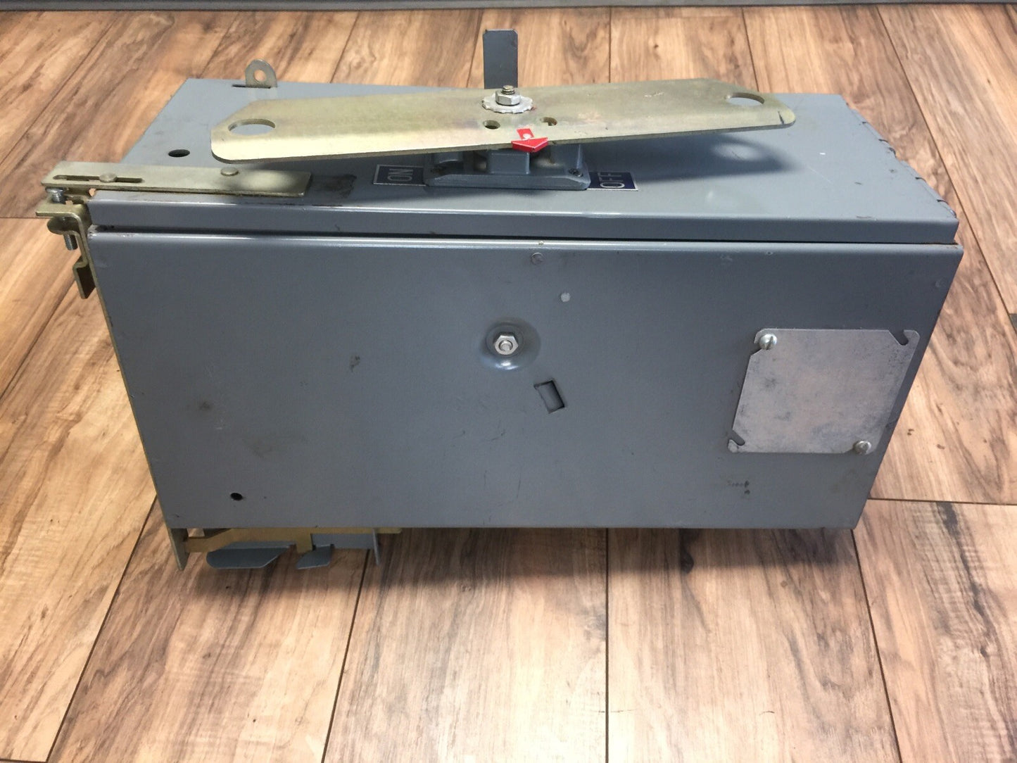 SQUARE D PQ-4220 I-LINE BUSWAY UNIT 200AMP 480VAC 3PH 4W 50HP SER 1A2