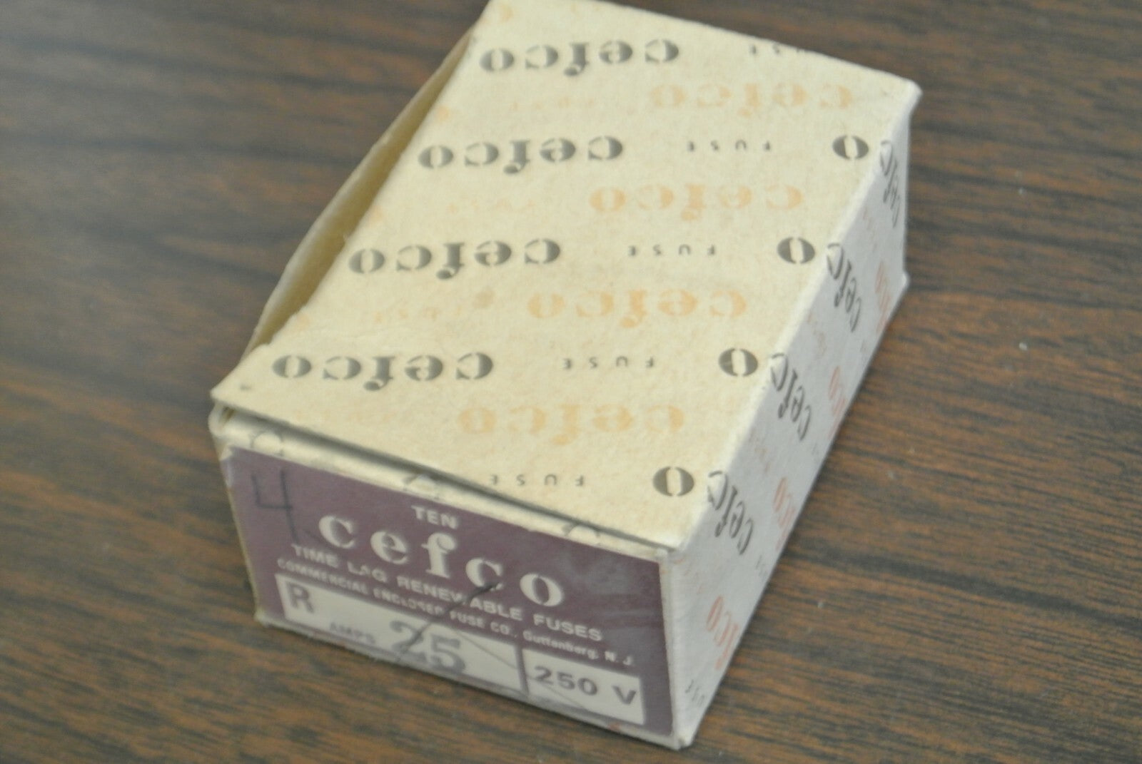 LOT of 4 / CEFCO R25 RENEWABLE FUSES / 25A / 250V / NEW SURPLUS3