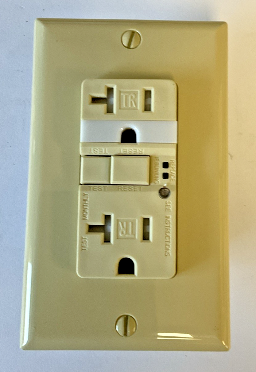 EATON TRSGFNL20 SELF-TEST RECEPTACLE W/NIGHTLIGHT 20A 125VAC3