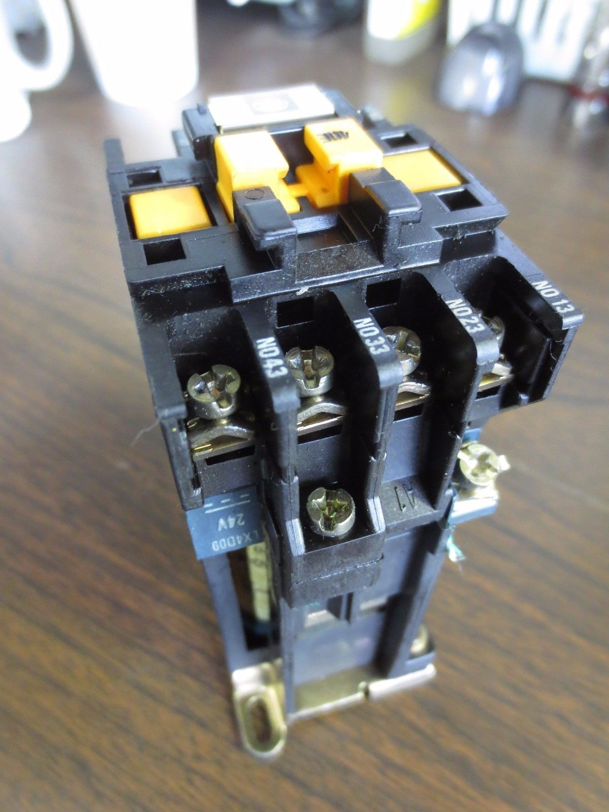 TELEMECANIQUE CA2-DN240 RELAY - 10A 4-POLE 24VDC COIL 4N/O CONTACTS3