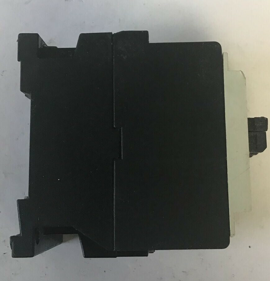 SIEMENS 3TF3300-0A CONTACTOR 5A 600VAC ***LOTOF3***7