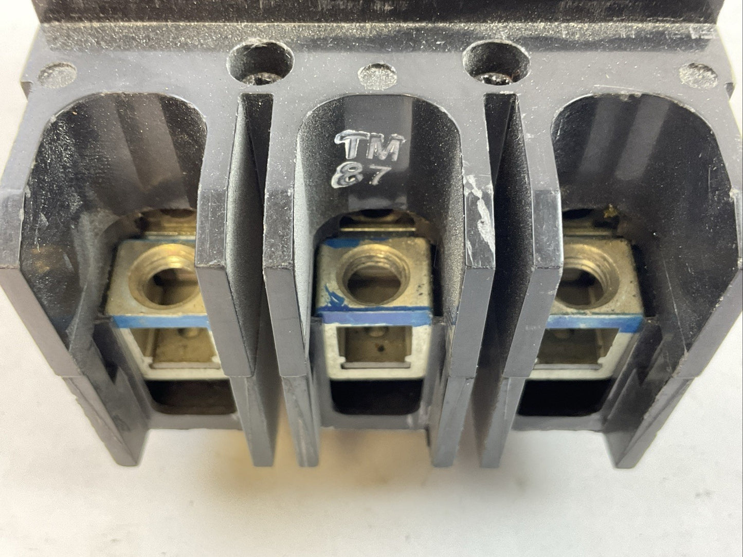 EATON GHB3050 50AMP 240VAC 277/480VAC 125/250VDC 3POLE CIRCUIT BREAKER1