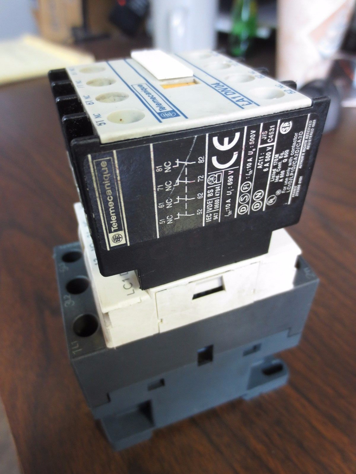 TELEMECANIQUE LC1-D12 CONTACTOR + LA1-DN04 CONTACT BLOCK1