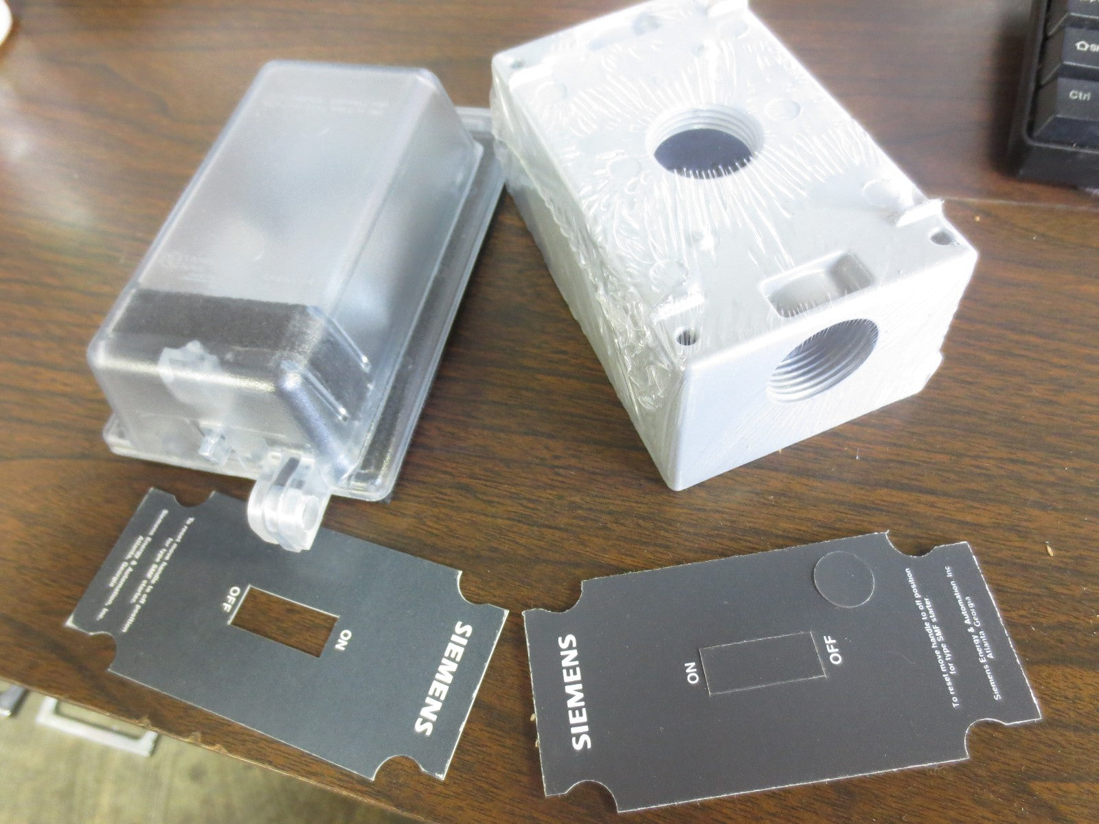 SIEMENS SMF40BC1 ENCLOSURE NEMA 4 3R/12 - NEW SURPLUS0