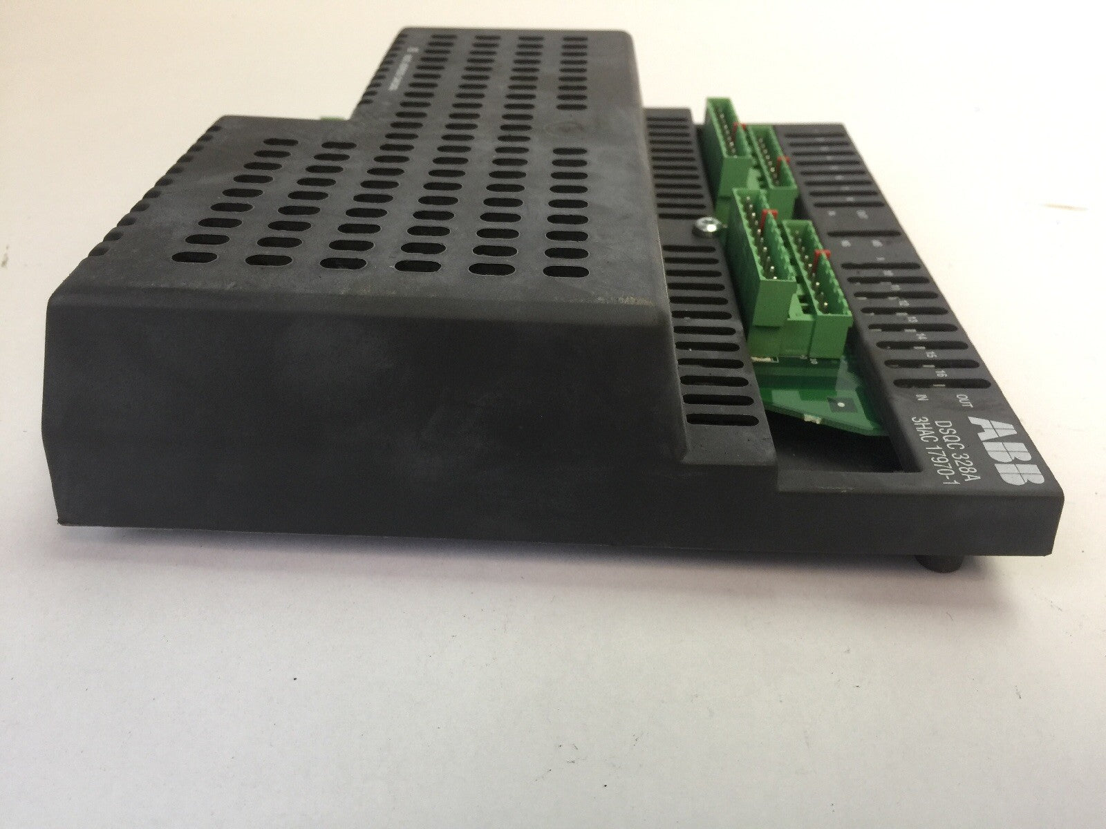 ABB DSQC 328A DIGITAL I/O MODULE 3HAC17970-13