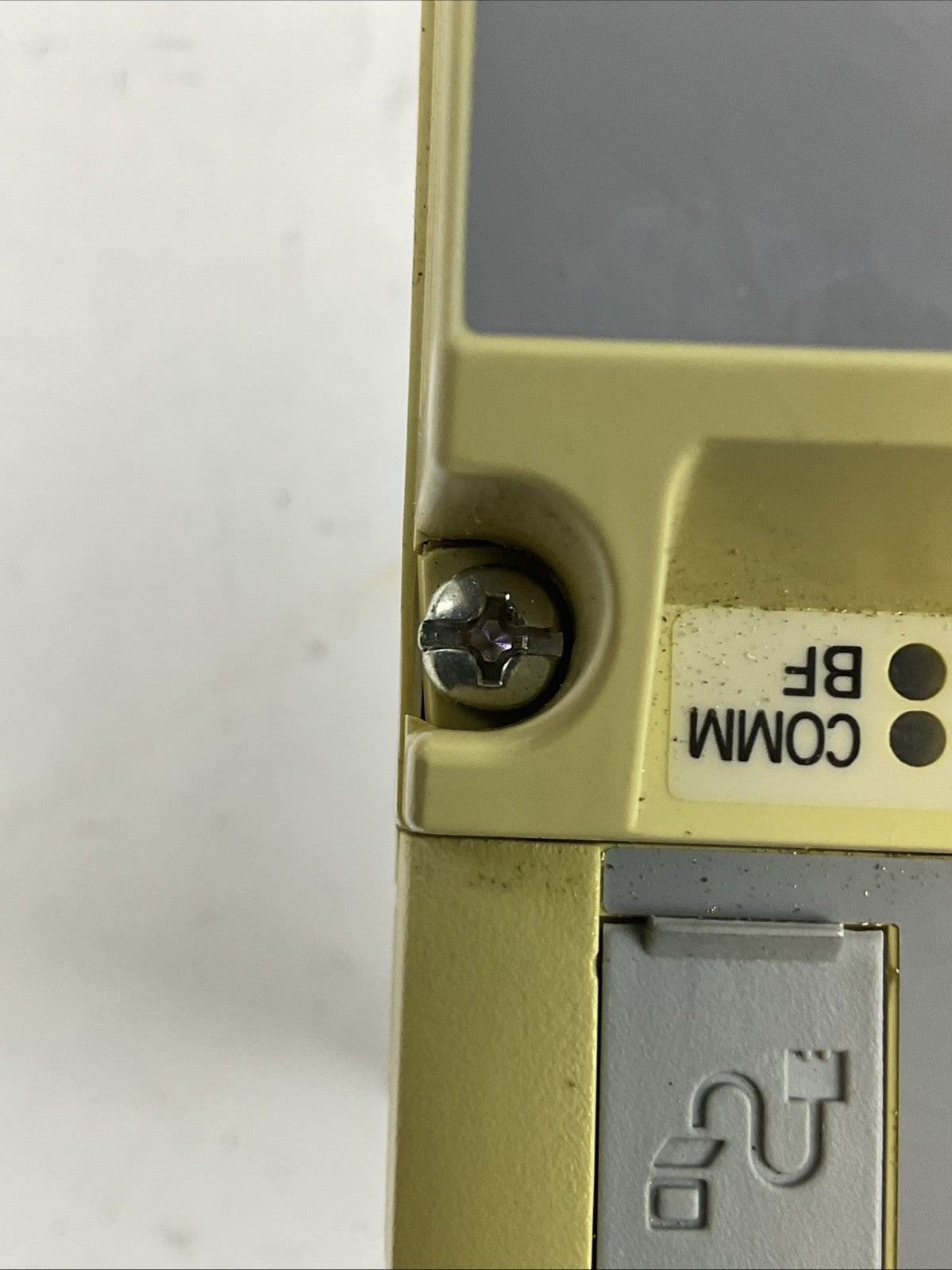 YASKAWA CIMR-VU4A0011FAA REV: C V1000 AC DRIVE OUTPUT 3PH 0-480V 11.1/9.2A8