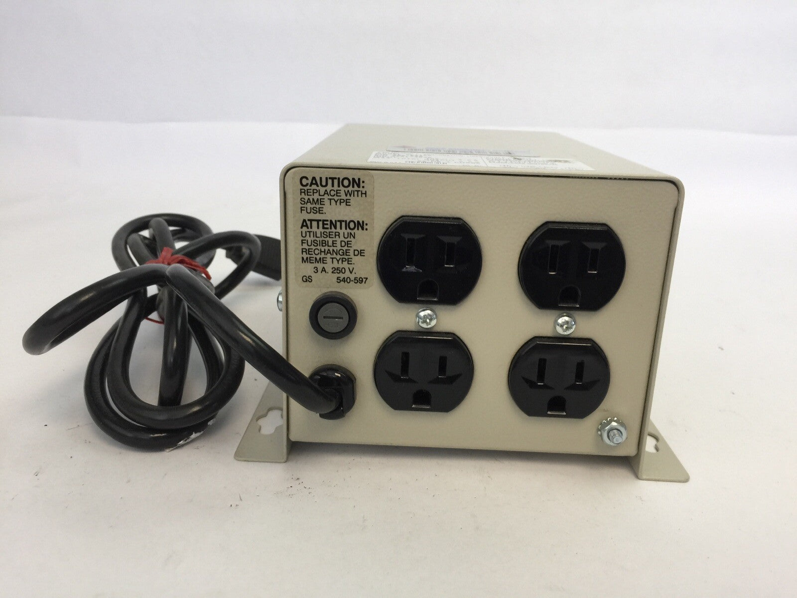 ONEAC CL1102 POWER CONDITIONER INPUT 120VAC 2.2A OUTPUT 120VAC 2.0A 60HZ 1 PHASE2