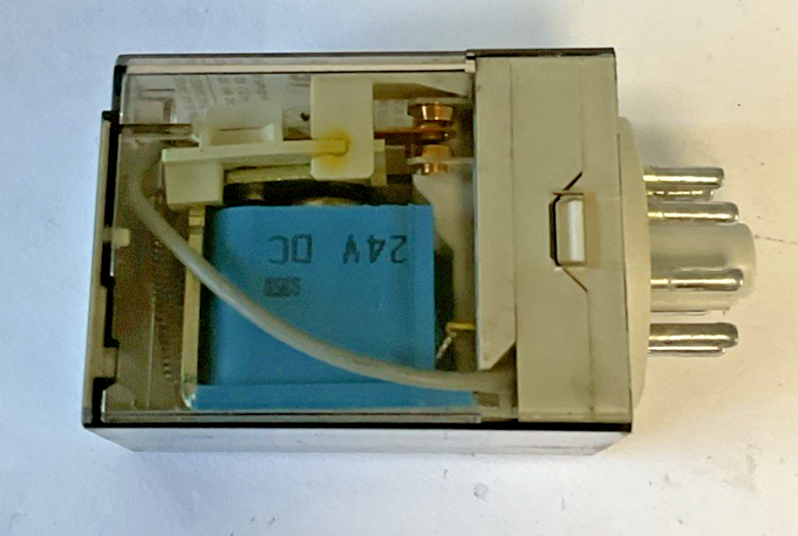 ALLEN BRADLEY 700-HA32Z24 SER D  RELAY  250VAC 10A 30VDC****LOTOF2****4
