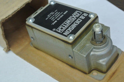 R.B. DENISON L100WDR-2M LIMIT SWITCH 600V MAX NEW SURPLUS  GOULD / TELEMECANIQUE0