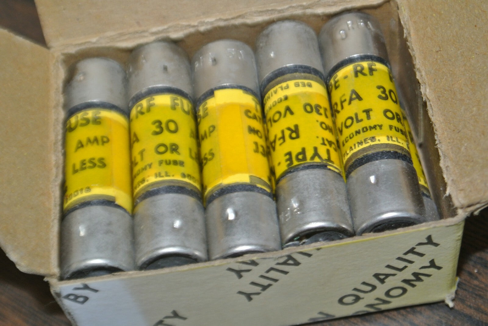 BOX of 10 / ECONOMY RFA30 TYPE RF FUSE / 30A / 130V / NEW SURPLUS0