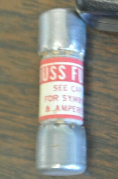LOT of 9 / BUSS KTQ4 FAST-ACTING MIDGET FUSE / 4A / 600V / NEW SURPLUS / KTQ-41