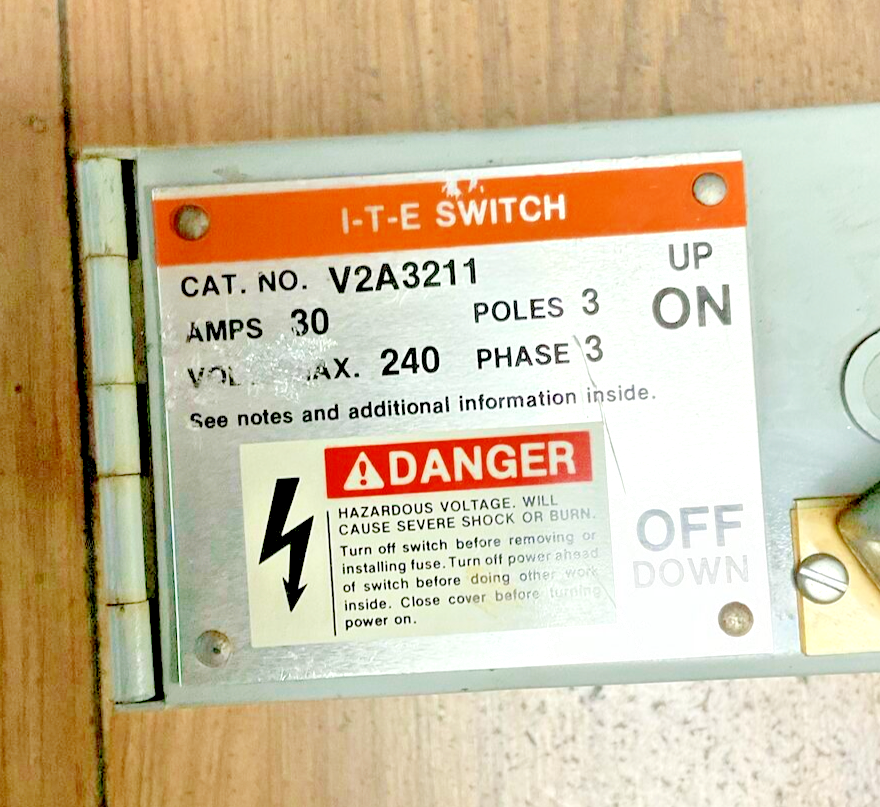ITE V2A3211 TWIN PANELBOARD SWITCH 3POLE 3PH 30A 240V1