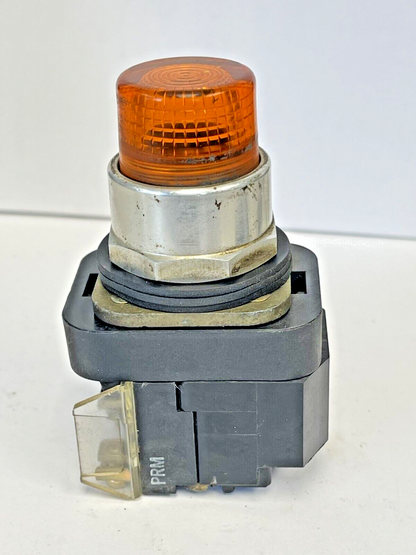 ALLEN BRADLEY -800T-PB16 -SER T-PILOT - AMBER - 120V AC 50/60 Hz, 755/1866 LAMP1