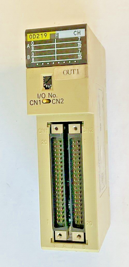 OMRON C200H-0D219 OUTPUT UNIT 24VDC 0.1A/POINT, 6.4A/UNIT ***LOTOF3***3