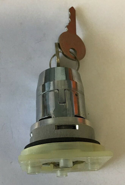 SQUARE D 9001 TS-9K5 NQ1101 SELECTOR SWITCH 3POS KEY OPERATED SER.A 3