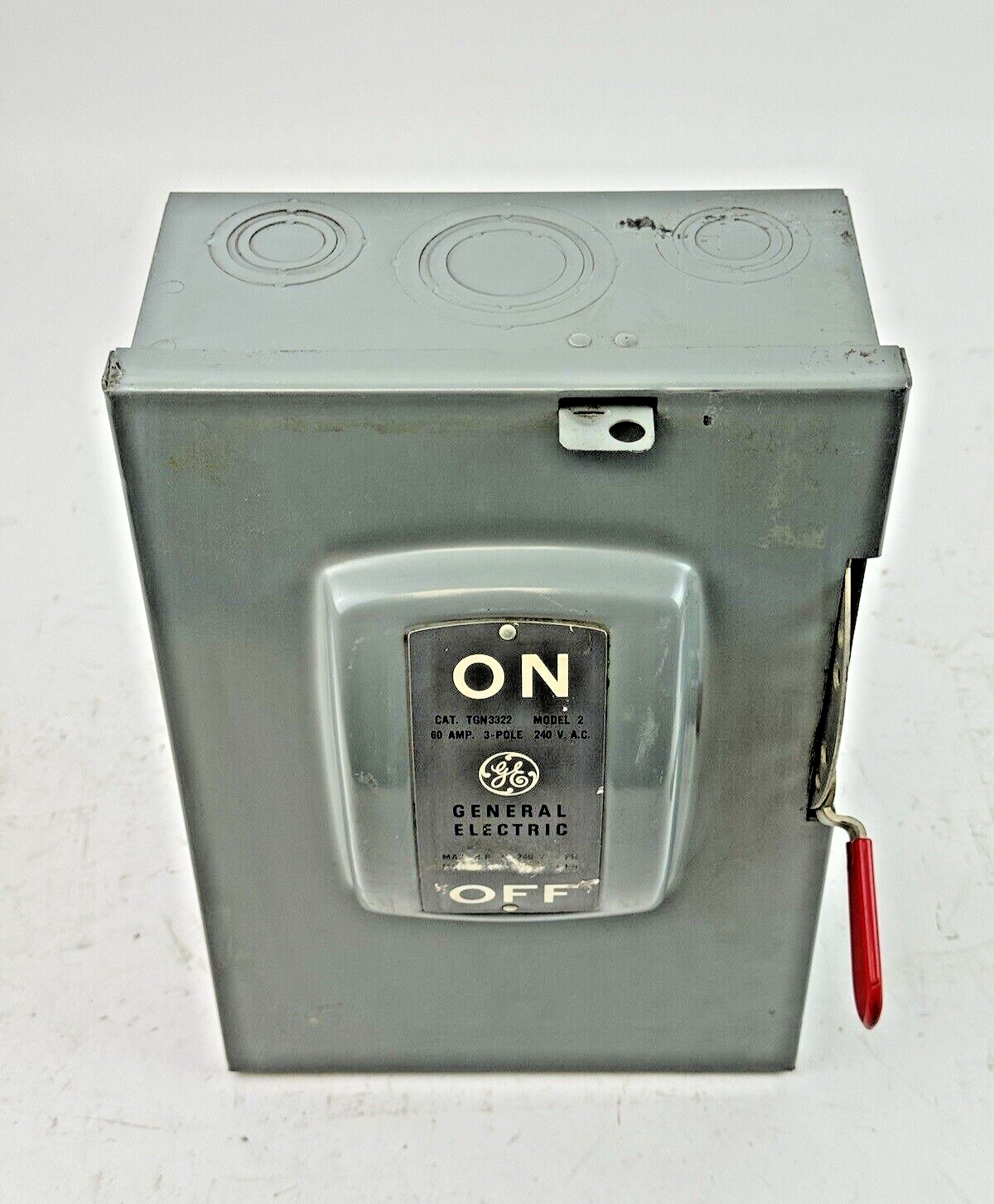 GE - TGN3322 MODEL 2 - SAFETY SWITCH - 60A/ 240VAC/ 3 POLE/ TYPE 13