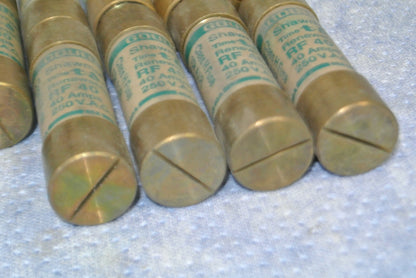 MIXED LOT of 9 RENEWABLE FUSES / 40A / 250V / GOULD-SHAWMUT, ECONOMY 3