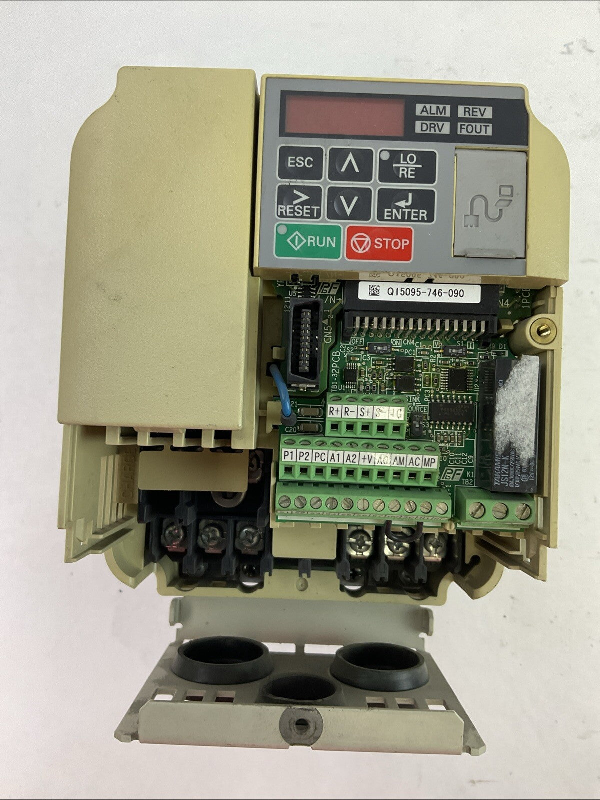 YASKAWA CIMR-VU4A0009FAA AC DRIVE OUTPUT 0-480VAC 3PH 8.8/7.2A INPUT 380-480VAC0