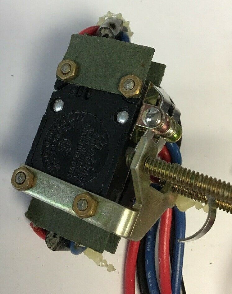 WESTINGHOUSE 2A-2B AUX SWITCH STYLE 4979D06GO8 120VAC 5AMPS 60HZ1