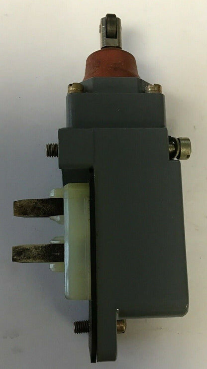 CUTLER HAMMER 10316H9835 LIMIT SWITCH 600VAC 4