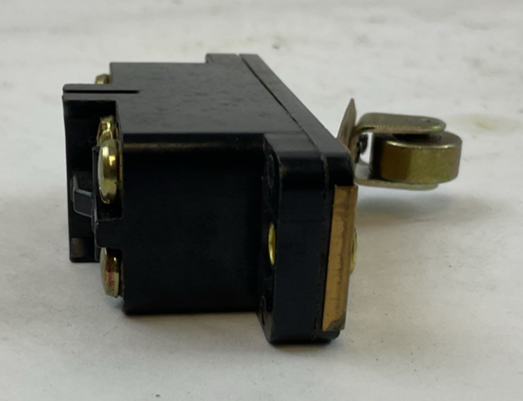 GE CR115B401 LIMIT SWITCH SNAP ACTING W/ROLLER LEVER 600V 2N.O.-2N.C.5