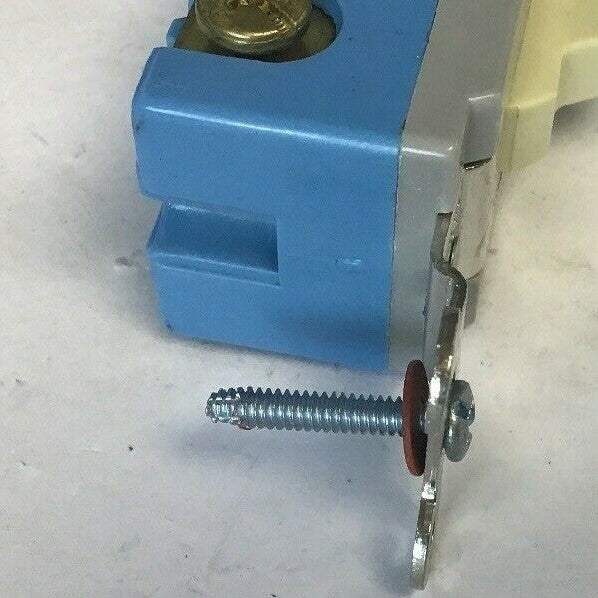 HUBBELL HBL1203I SWITCH IVORY SER 1200 3WAY  TOGGLE 15A 120/277VAC***LOTOF2***6