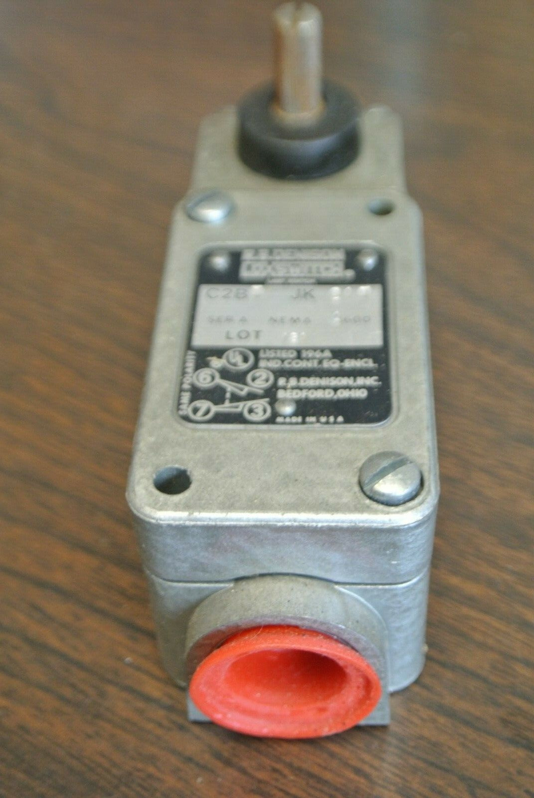 GOULD / R.B. DENISON C2BT-JK01T LOX-SWITCH / NEMA A600 / NEW SURPLUS3